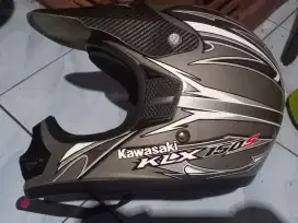 Helm KLX ORI bawaan