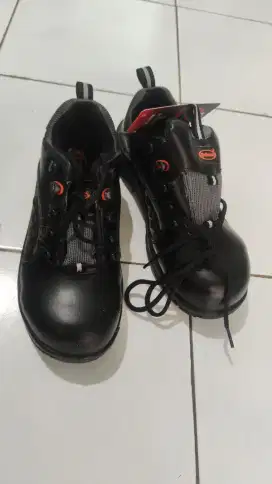 Sepatu safety dr osha & safety jogger jual borongan