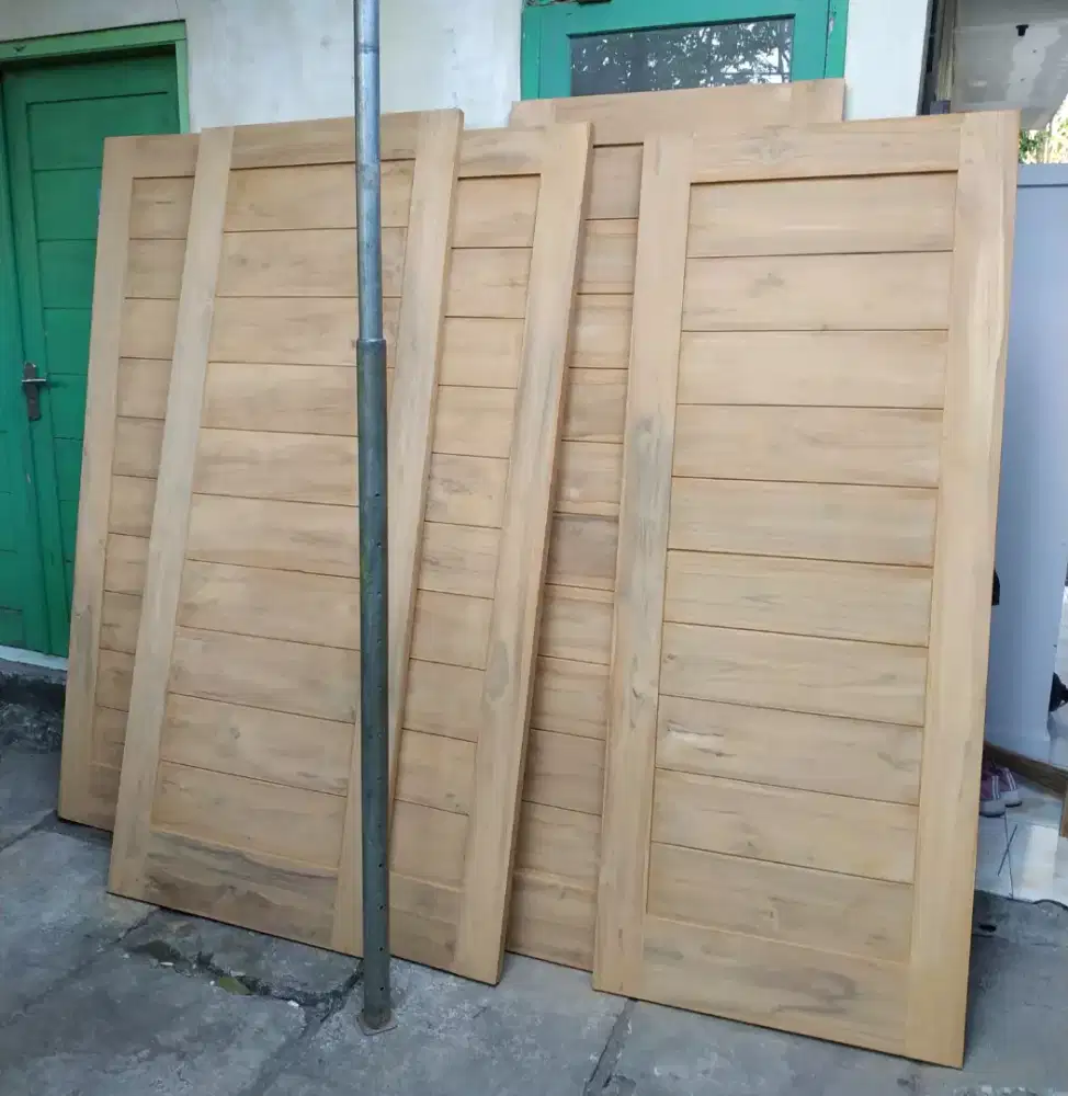 Pintu minimalis kayu jati