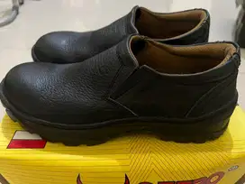 PROMO SEPATU SAFETY UJUNG BESI OZERO BARU