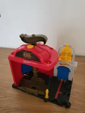 Hotwheels city downtown fire station