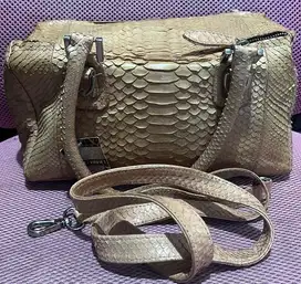 Slingbag Kular Asli Model Givency (PRELOVED)