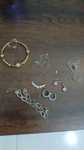 Titanium & Platinum Anting,Kalung,Gelang untuk Pesta Bonus Hand Cream