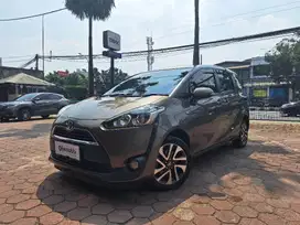 Toyota Sienta 1.5 V Bensin-AT 2017 Coklat /