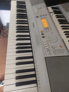 Keyboard YAMAHA PSR.E303.suara mantap. Kondisi spt baru