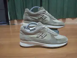 Hogan sport coklat size tunggal 9