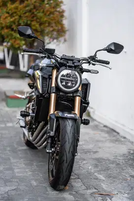 Moge Like New Honda CB650r Neo Black Bronze NIK.2022 Mulus bs TT