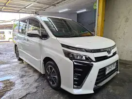 Toyota Voxy 2018 at putih low km antik full ori