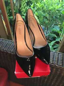 Like new Fladeo Heels Black