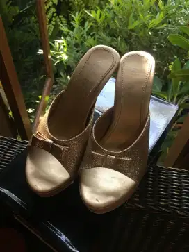 Heels like new Gold