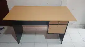 Dibeli/dicari meja bekas kantor
