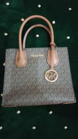 Tas wanita merk Michael kors