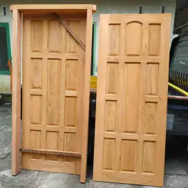 Pintu kamar dan kusen kayu mahoni