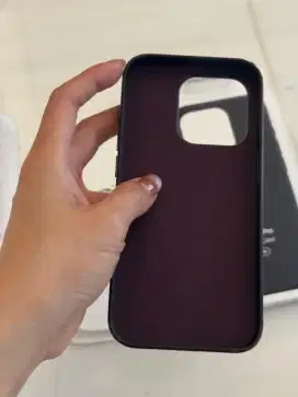 Iphone 15 Pro Fine Woven Maroon Case