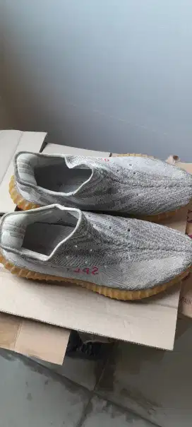 ADIDAS YEEZY BOOST 350 uk. 44.5