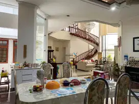 Dijual Rumah Terawat Siap Huni di Surabaya Pusat