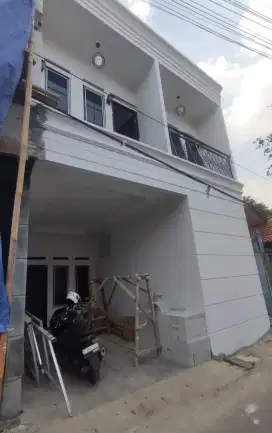 DIJUAL HUNIAN BARU BAGUS 2LNTAI MODERN AKSES MBL SHM IMB CONDET JAKTIM