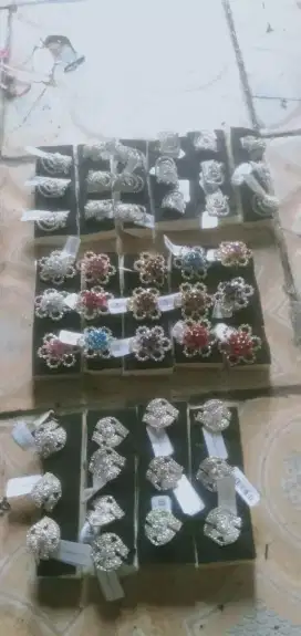 Se paket cincin ACC mewah brg baru hrg murah se lg ada cpt brg bgs nih
