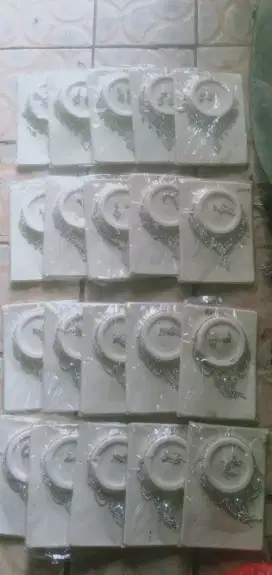 Se paket kalung anting acc mewah brg baru hrg murah brg bgs nih cpt