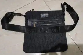 Tas Selempang Christian Dior