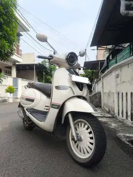 Sepeda Motor Keeway Shiny 150cc Krem