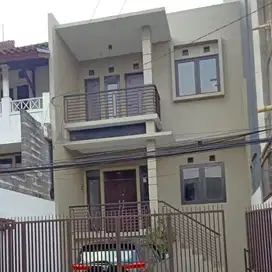 RUMAH MODERN MINIMALIS DI LOKASI STRATEGIS MAINROAD SARIJADI