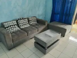Dijual Sofa minimalis dan Meja Ruang Tamu 3 Seat plus 1 Puff Jumbo