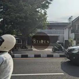 Rumah Gudang Swalayan Bank Kantor Jalan Magelang Yogyakarta
