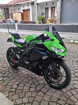 Kawasaki ZX25R ABS