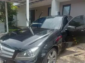 kaca film mobil hitam dan silver