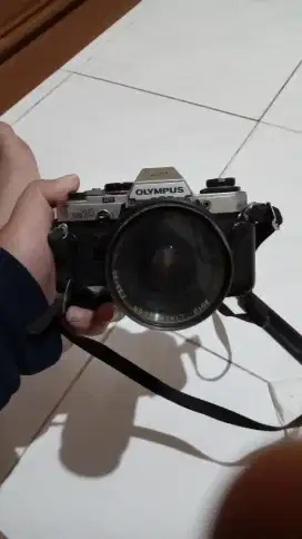 Kamera vintage Olympus OM10 lensa ozunon