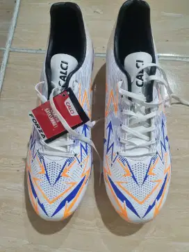 Dijual sepatu bola size 43 kondisi baru