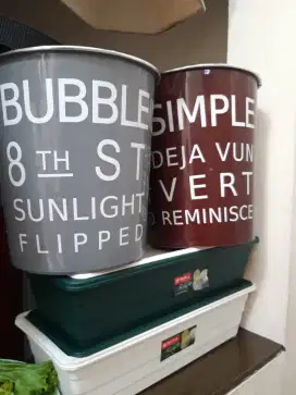 4 wadah untuk sampah kamar
