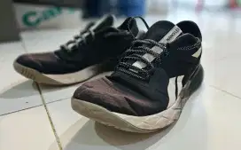 SEPATU REEBOK ASLI ORIGINAL KONDISI MASIH BAGUS MINUS PEMAKAIAN