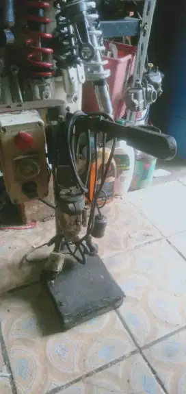 Mesin pres khusus lawas kond normal mgkn ada yg perlu utk ygvphm sj ya