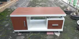 Meja ruang tamu