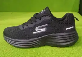 SEPATU RUNNING SKECHERS FULL BLACK