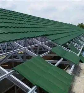 Renovasi bongkar atap lama pasang baru