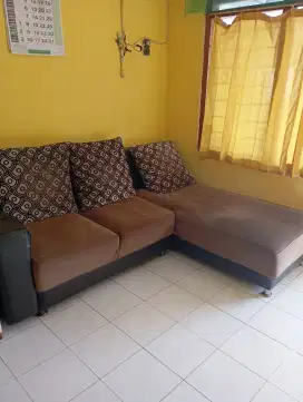 Sofa tamu komplit meja