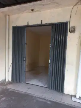 Di sewakan kios tempat usaha