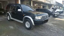 Ford Everest 2.5 XLT 4x2 M/T 2004 Hitam