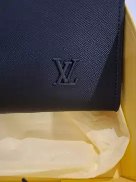 Clutch LV leather taiga black logo black model keren lengkap box lv