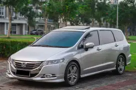 Honda Oddysey Absolute AT 2013 TT Nissan Elgrand