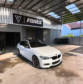 BMW F30 330i 2017 WHITE ON RED / Putih