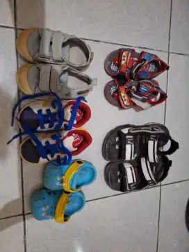 Dijual borongan sandal dan sepatu bayi dan anak² murmer ajah!