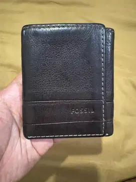 Dompet pria merk Fossil warna coklat bahan full kulit