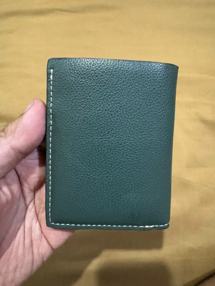 Dompet pria merk Zara warna Hijau