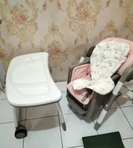 Di jual kursi bayi untuk makan