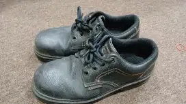 Sepatu safety ace hadware