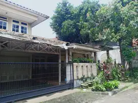 DIJUAL RUMAH 2,5 LANTAI DALAM KOMPLEK TANJUNG BARAT INDAH JAGAKARSA